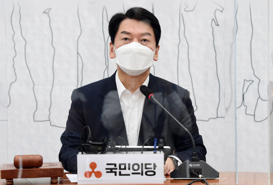지난 10월21일 안철수 국민의당 대표가 21일 국회에서 열린 최고위원회의에서 발언하고 있다.국회사진기자단·연합뉴스